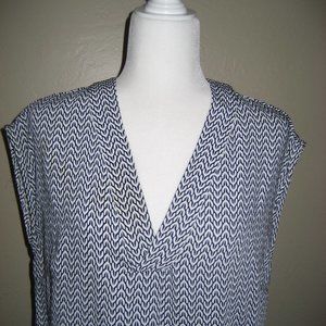 H&M Black and White Sleeveless Tunic Dress V Neck Knee Length Size 10 Excellent